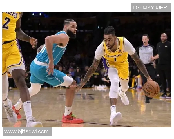 湖人队在对阵黄蜂的比赛中展现强大实力实现大胜精彩回放