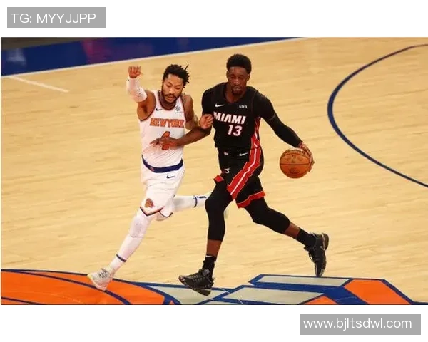 热火与尼克斯激烈对抗场面升级球员冲突引发全场骚动